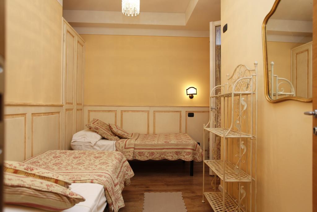 Appartamenti Piazza Umberto I Torri del Benaco Szoba fotó