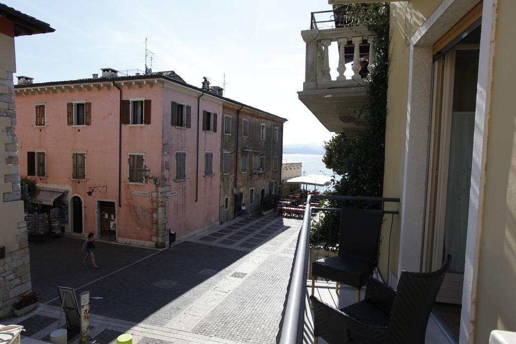 Appartamenti Piazza Umberto I Torri del Benaco Szoba fotó