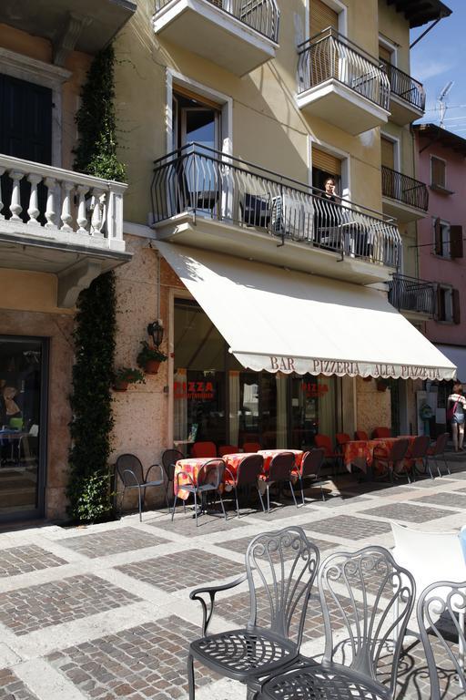 Appartamenti Piazza Umberto I Torri del Benaco Szoba fotó