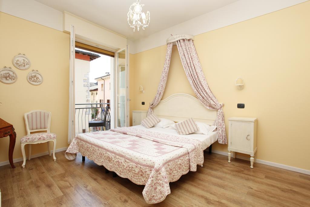 Appartamenti Piazza Umberto I Torri del Benaco Szoba fotó